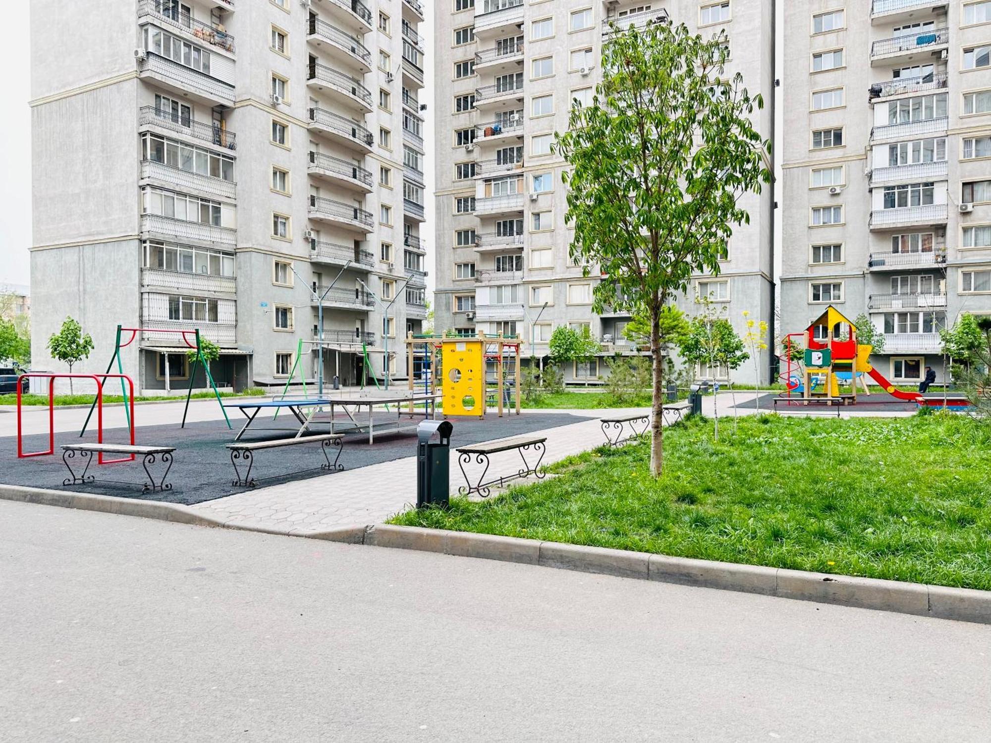Квартира Для Большой Семьи อัลมาตี ภายนอก รูปภาพ